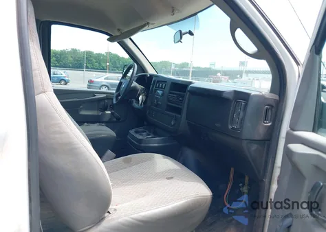 2008 Chevrolet Express Work Van z USA, uszkodzony, nr VIN 1GCHG35K581229371